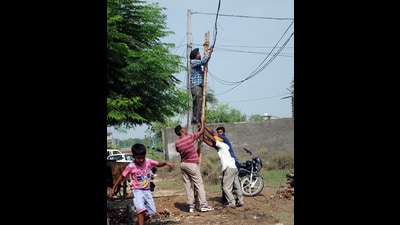 The data reveals that 8,318 posts of linemen, out of the total sanctioned 13,390 are vacant, while 15,979 posts of assistant linemen, out of a total of 22,769 posts are vacant. (HT file)