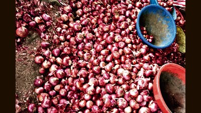 While prices of essential vegetables, including onion, tomato and leafy greens, are rising sharply in retail markets, fruit prices are falling due to lower demand and supply glut.  (REPRESENTATIVE PIC)