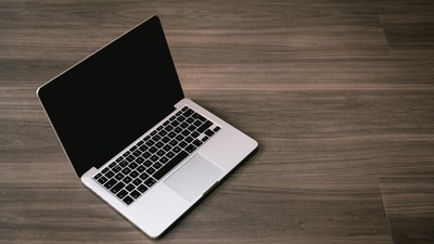 Many online pointed out that accidental Siri triggers are common and it was the man's reaction that did more damage. (Pexels) Many online pointed out that accidental Siri triggers are common and it was the man's reaction that did more damage. (Pexels)
