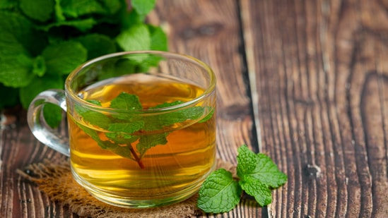 Dr Joseph Salhab, a gastroenterologist, suggests you have peppermint tea to stop gas pain. (Freepik)