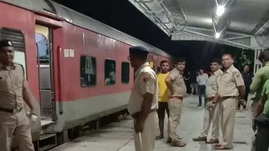 The incident was reported to the Thane Government Railway Police (GRP)