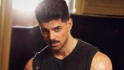 Sooraj Pancholi revealed that actors pay money to be featured on top podcasts. Sooraj Pancholi revealed that actors pay money to be featured on top podcasts.