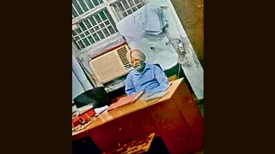 Accused ASI Bua Singh in police custody. (HT Photo)