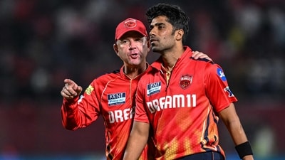 Punjab Kings' head coach Ricky Ponting (L) speaks with team's player Shashank Singh during the Indian Premier League (IPL) (AFP) Punjab Kings' head coach Ricky Ponting (L) speaks with team's player Shashank Singh during the Indian Premier League (IPL) (AFP)