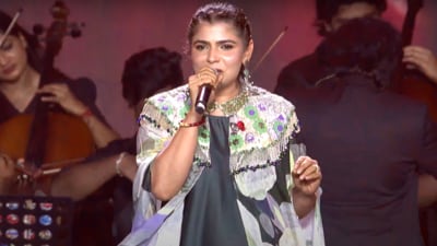 Chinmayi Sripada sang Muththa Mazhai at the pre-release event of Thug Life. Chinmayi Sripada sang Muththa Mazhai at the pre-release event of Thug Life.