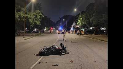 One of the bikes involved in the crash in Sector 29, Chandigarh, on Wednesday night, leaving one dead and two hurt. (HT) One of the bikes involved in the crash in Sector 29, Chandigarh, on Wednesday night, leaving one dead and two hurt. (HT)