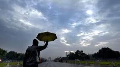The MeT centre in Srinagar said that the evening will witness rains, thundershowers and gusty winds at scattered places. (HT representative) The MeT centre in Srinagar said that the evening will witness rains, thundershowers and gusty winds at scattered places. (HT representative)