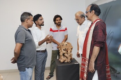Shilp Shristi underway at the Kala Srot Art Gallery in Lucknow (Photo: HT) Shilp Shristi underway at the Kala Srot Art Gallery in Lucknow (Photo: HT)