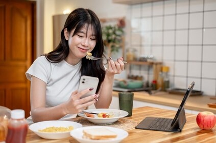 Don't surround yourself with screens during meals. (Shutterstock) Don't surround yourself with screens during meals. (Shutterstock)