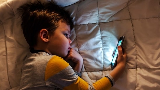 Even little kids succumb to phone addiction, which can pose serious health dangers later on in life.(Shutterstock)