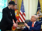 President Donald Trump, right, presents a key to Elon Musk during a news conference in the Oval Office of the White House, Friday, May 30, 2025, in Washington. (AP Photo/Evan Vucci) President Donald Trump, right, presents a key to Elon Musk during a news conference in the Oval Office of the White House, Friday, May 30, 2025, in Washington. (AP Photo/Evan Vucci)