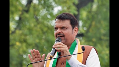Chief minister Devendra Fadnavis on Friday said the State will review all arms licenses issued in the Pune district over the past two years. (HT)