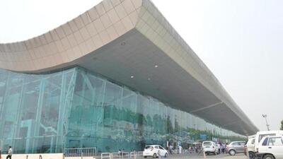 This is the second major seizure of foreign currency by the DRI at Sri Guru Ram Dass Jee International Airport in Amritsar within a month. (HT File)