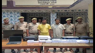 Two members of the gang in police custody. (HT Photo) Two members of the gang in police custody. (HT Photo)