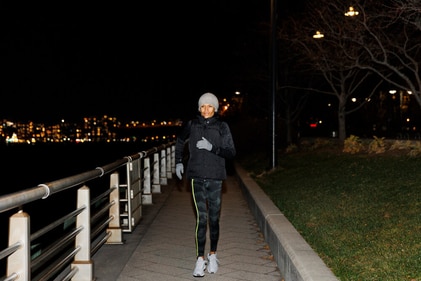 Evening walks improve digestion and regulate blood sugar levels. (Freepik) Evening walks improve digestion and regulate blood sugar levels. (Freepik)