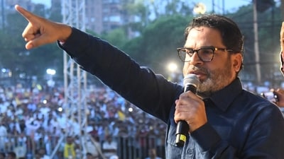 Jan Suraaj Party president Prashant Kishore addressing 'Bihar Badlao Rally' at Gandhi Maidan in Patna. (HT File)