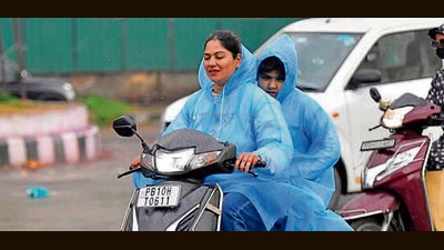 Commuters make their way during rain in Ludhiana on Saturday. (Manish/HT) Commuters make their way during rain in Ludhiana on Saturday. (Manish/HT)