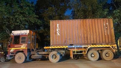 Navi Mumbai, India - May 31, 2025:APMC seizes 200 containers of imported Tur dal for failure to pay dues, levies ₹1.11 cr fine at APMC Market in Navi Mumbai, India, on Saturday, May 31, 2025. (Photo by Bachchan Kumar/ HT PHOTO) (HT PHOTO) Navi Mumbai, India - May 31, 2025:APMC seizes 200 containers of imported Tur dal for failure to pay dues, levies ₹1.11 cr fine at APMC Market in Navi Mumbai, India, on Saturday, May 31, 2025. (Photo by Bachchan Kumar/ HT PHOTO) (HT PHOTO)