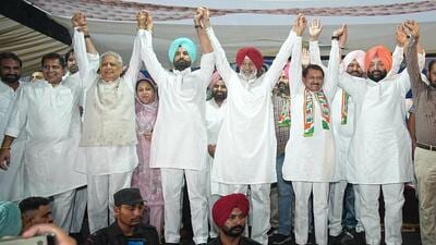 Punjab Congress president Amarinder Singh Raja Warring, former speaker Rana KP Singh, Punjab Congress co-incharge Ravindra Dalvi, Inderbir Singh Bolaria, Dera Bassi in-charge Deepinder Dhillon, Mohali mayor Amarjit Singh Sidhu, and other senior leaders accompanied Balbir Singh Sidhu in ‘Save the Constitution’ rally in Sector 78, Mohali, on Saturday. (HT FIle)