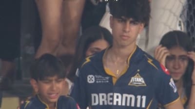 Ashish Nehra's son was seen crying inconsolably after Mumbai Indians knocked Gujarat Titans out (Screengrab - X)