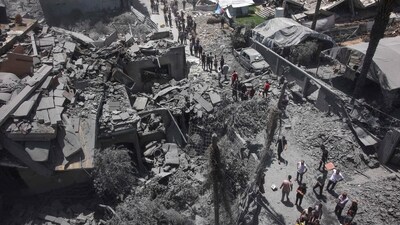 Palestinians inspect the rubble following Israeli strikes on the al-Qattaa family home in al-Tuffah neighbourhood in Gaza City on May 31, 2025. (AFP) Palestinians inspect the rubble following Israeli strikes on the al-Qattaa family home in al-Tuffah neighbourhood in Gaza City on May 31, 2025. (AFP)
