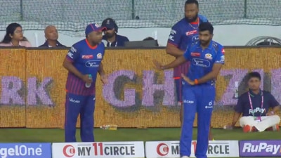 Mahela Jayawardene was seen passing some instructions to Jasprit Bumrah during a tense Gujarat Titans chase (Screengrab - JioHotstar) Mahela Jayawardene was seen passing some instructions to Jasprit Bumrah during a tense Gujarat Titans chase (Screengrab - JioHotstar)