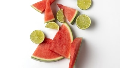 Eating lime with watermelon helps the liver manage oxidative stress and maintain healthy blood flow. (Freepik) Eating lime with watermelon helps the liver manage oxidative stress and maintain healthy blood flow. (Freepik)