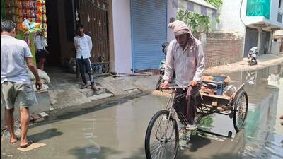 A stretch in Vishnu Garden, Ward 20, Gurugram, inundated during last week of May due to persistent sewage overflow. (HT Photo) A stretch in Vishnu Garden, Ward 20, Gurugram, inundated during last week of May due to persistent sewage overflow. (HT Photo)