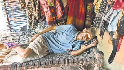 Lakhan Pasi at his home (Anil Kumar Maurya/HT) Lakhan Pasi at his home (Anil Kumar Maurya/HT)