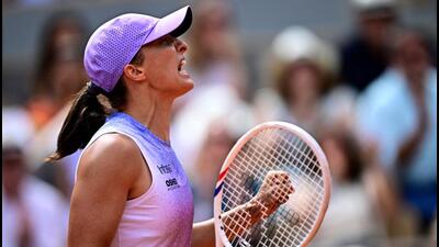 Poland's Iga Swiatek put together a 1-6, 6-3, 7-5 comeback over 2022 Wimbledon champion Elena Rybakina on Sunday. (AFP)
