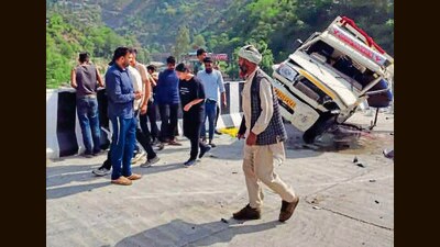 The pickup vehicle involved in Mandi accident on Sunday. (Birbal Sharma/HT) The pickup vehicle involved in Mandi accident on Sunday. (Birbal Sharma/HT)