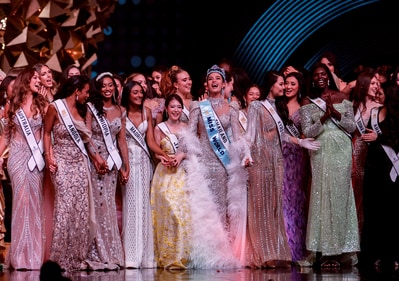 Thailand's Opal Suchata Chuangsri celebrates with other contestants after being crowned Miss World at the 72nd Miss World finale in Hyderabad, India, May 31, 2025. REUTERS/Francis Mascarenhas (REUTERS)