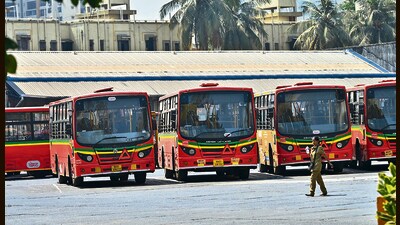 Mumbai, India. Feb 25, 2025: Contract BEST Bus drivers and conductors staged a flash strike at the Wadala depot on Tuesday morning, Mumbai, India, February 25, 2025. (Photo by Raju Shinde/HT Photo) (Hindustan Times) Mumbai, India. Feb 25, 2025: Contract BEST Bus drivers and conductors staged a flash strike at the Wadala depot on Tuesday morning, Mumbai, India, February 25, 2025. (Photo by Raju Shinde/HT Photo) (Hindustan Times)