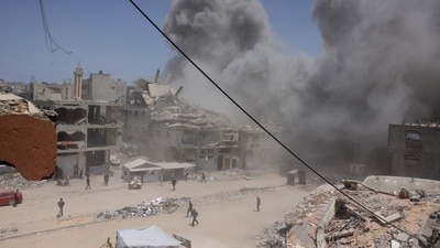 Smoke billows following an Israeli strike on a house west of Jabalia, in the northern Gaza Strip. (AFP/BASHAR TALEB )