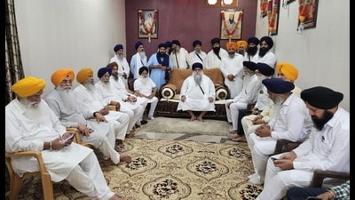 SGPC panel meeting with Damdami Taksal chief Harnam Singh Dhumma on Monday. (HT)