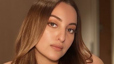 The secret to Sonakshi Sinha's glowing skin is the beauty secrets passed on by her mother. The secret to Sonakshi Sinha's glowing skin is the beauty secrets passed on by her mother.