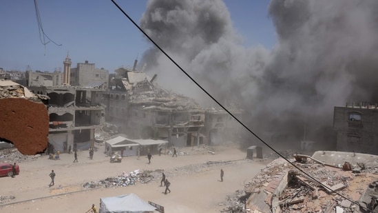 Smoke billows following an Israeli strike on a house west of Jabalia, in the northern Gaza Strip. (AFP/BASHAR TALEB )