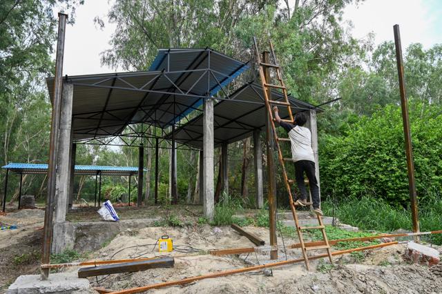 The authority has halted construction of the concrete shed. (Sunil Ghosh/HT Photo)