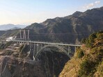 The height of the bridge is 359 meters, which is even more than that of the Eiffel Tower, making it the world's highest railway arch bridge. The height of the bridge is 359 meters, which is even more than that of the Eiffel Tower, making it the world's highest railway arch bridge.