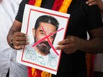 Bengaluru: Members of Kannada Raksha Vedike stage a protest against actor Kamal Haasan for his remarks on the Kannada language, in Bengaluru. Bengaluru: Members of Kannada Raksha Vedike stage a protest against actor Kamal Haasan for his remarks on the Kannada language, in Bengaluru.