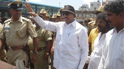Pro-Kannada activist Vatal Nagaraj. Pro-Kannada activist Vatal Nagaraj.