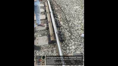 Earthing plate connecting OHE with Switch Expansion Joint Rail was bent near Dohna railway station. (HT) Earthing plate connecting OHE with Switch Expansion Joint Rail was bent near Dohna railway station. (HT)