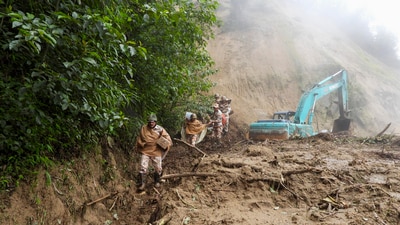Intra-state, inter-localities roads and highways have been blocked in 190 locations due to landslides, and over 200 families have been evacuated due to floods (@ITBP_official) Intra-state, inter-localities roads and highways have been blocked in 190 locations due to landslides, and over 200 families have been evacuated due to floods (@ITBP_official)