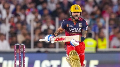 Emotional fans cheered for the former RCB captain Virat Kohli. (PTI) Emotional fans cheered for the former RCB captain Virat Kohli. (PTI)