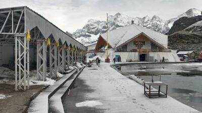 Snowfall in Kedarnath Dham area.