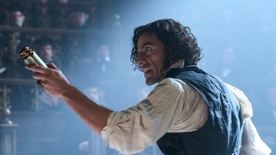 Oscar Issac plays Victor Frankenstein in the film. Oscar Issac plays Victor Frankenstein in the film.