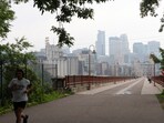 US air quality warning: A person runs near the Stone Arch Bridge as a haze from Canadian wildfire smoke causes poor air quality in Minneapolis, Minnesota, U.S., June 3, 2025. REUTERS/Tim Evans