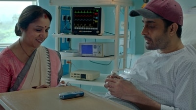 Aye Zindagi stars Satyajeet Dubey and Revathi. Aye Zindagi stars Satyajeet Dubey and Revathi.