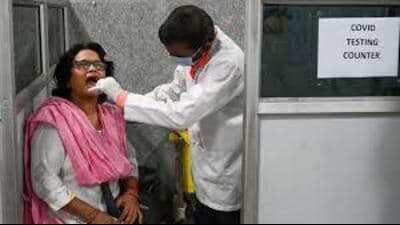Last Wednesday, a migrant from Uttar Pradesh in Ludhiana, with pre-existing lung conditions, succumbed to Covid at GMCH-32, Chandigarh. (HT photo for representation)