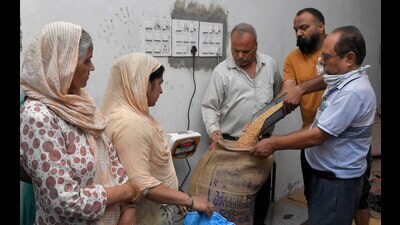 Ludhiana, India – June 04, 2025: A view of a ration depot holder distributing free wheat to beneficiaries on Wednesday in Ludhiana, June 04, 2025. (Photo by Manish/Hindustan Times) Ludhiana, India – June 04, 2025: A view of a ration depot holder distributing free wheat to beneficiaries on Wednesday in Ludhiana, June 04, 2025. (Photo by Manish/Hindustan Times)